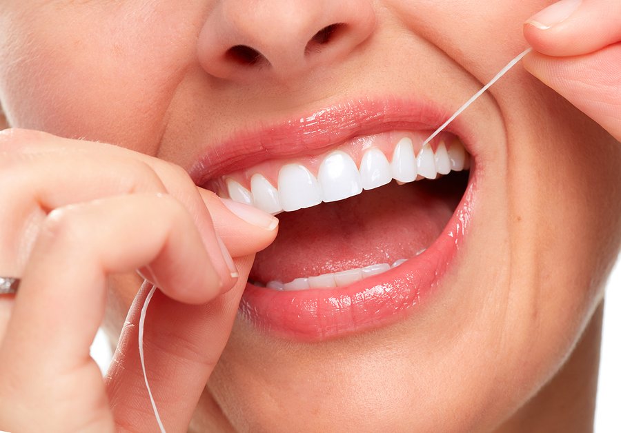 Resistente Hæderlig stå How to Floss Your Teeth Correctly & Avoid Pain | Gentle Dental