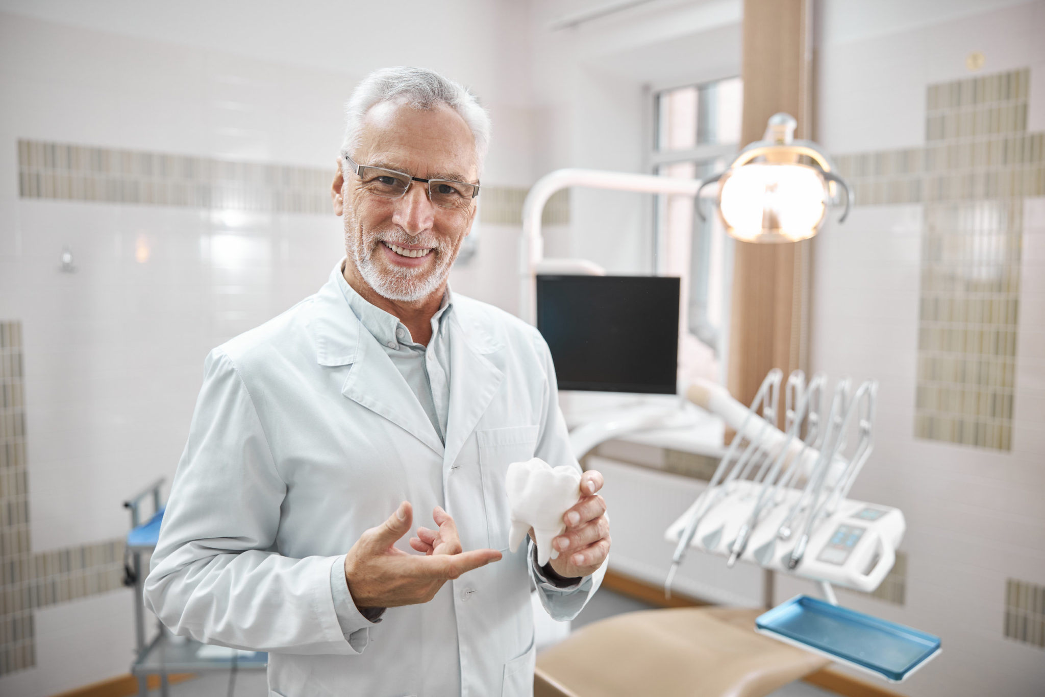 Choosing Between an Endodontist and General Dentist